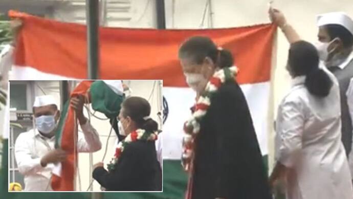 कांग्रेस का स्थापना दिवस: सोनिया गांधी ने खींची रस्सी, टपक गया झंडा; सोशल मीडिया पर वायरल हुआ वीडियो