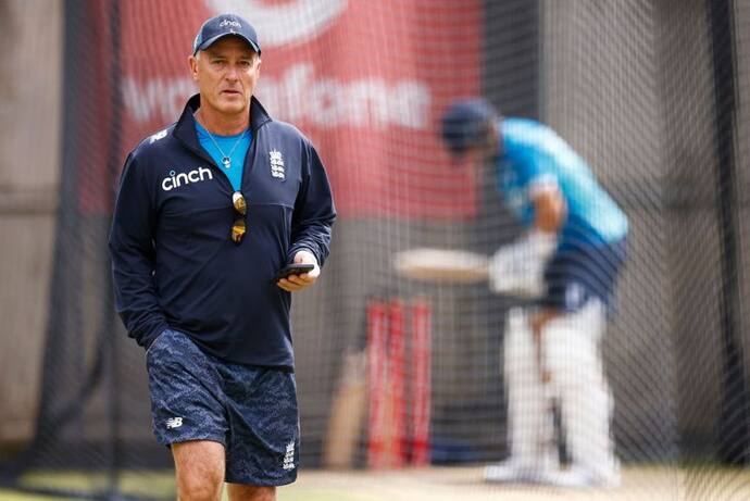 एशेज सीरीज में हार के बाद इंग्लिश क्रिकेट में भूचाल, हेड कोच के बाद अब सहायक कोच ने भी पद छोड़ा