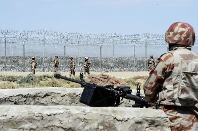 Pakistan सेना ने 20 बलूच लड़ाकों को मारने का किया दावा, BLA बोला-170 पाकिस्तानी सैनिकों को मारा