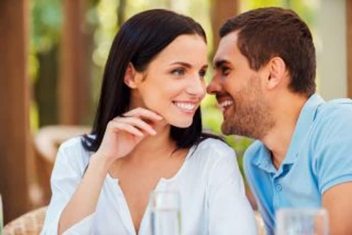 Relationship Tips: ক্রমে বাড়ছে প্রেমিকের Flirting করার স্বভাব, জেনে নিন কী করবেন