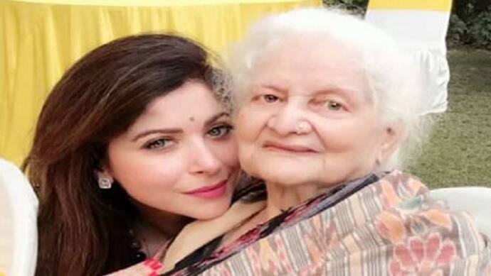 Kanika Kapoor की दादी का निधन, सिंगर ने यूं बयां किया दर्द