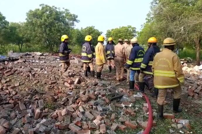 तमिलनाडु में पटाखा फैक्ट्री में लगी आग, तीन मजदूरों की मौत, घायल अस्पताल में भर्ती