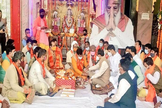 PM Modi की दीर्घायु के लिए महामृत्युंजय मंत्र का जाप, भोपाल के गुफा मंदिर में CM शिवराज ने की पूजा-अर्चना