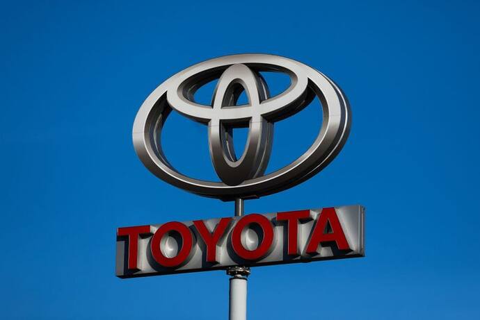 Toyota एक महीने में करेगी आठ लाख कारों का प्रोडक्शन, चिप की कमी से पड़ेगा इतना असर