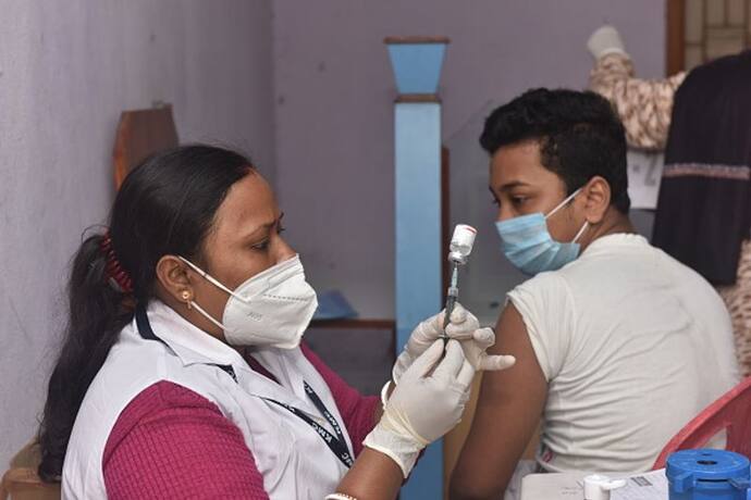 कोरोना के टीके ने भारत में बचाई 42 लाख लोगों की जान, लैंसेट जर्नल ने किया दावा  