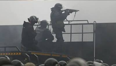 महंगाई के खिलाफ कजाकिस्तान में विद्रोह; पुलिस ने फिल्मी स्टाइल में गोलियों से आंदोलनकारियों को भून डाला