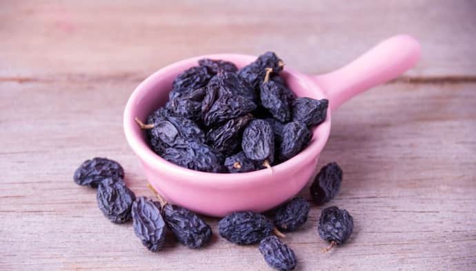 Benefits of Black Raisins: শীতকালে এই ৬ সমস্যার অব্যর্থ প্রতিকার কালো কিশমিশ, জেনে নিন এর স্বাস্থ্য উপকারিতা