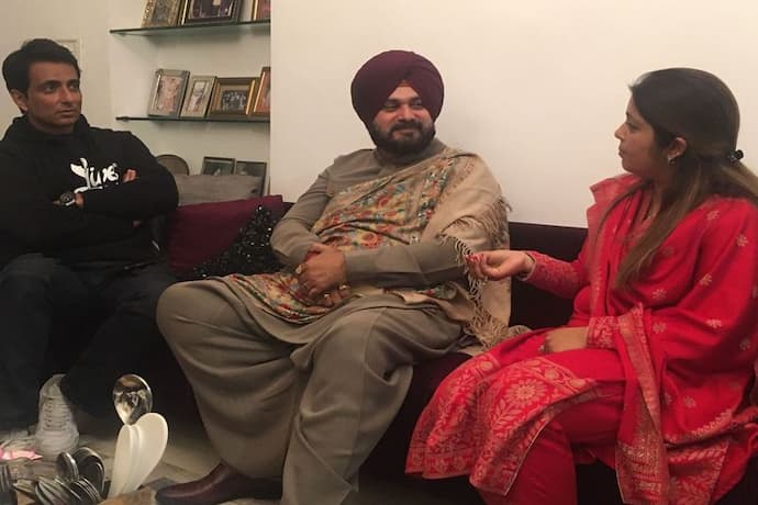 Punjab Election 2022 : एक्टर सोनू सूद की बहन मालविका कांग्रेस में शामिल, नवजोत सिंह सिद्धू ने दिलाई सदस्यता