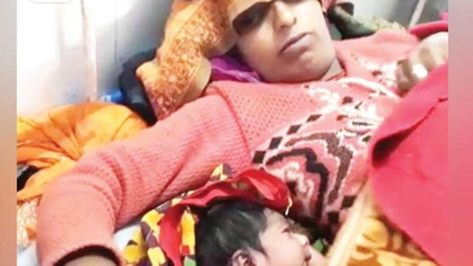 दर्द से कराहती रही महिला ने मूंगफली के ठेले पर दिया बच्ची को जन्म, देखिए राजस्थान सरकार के दावों खुलती पोल