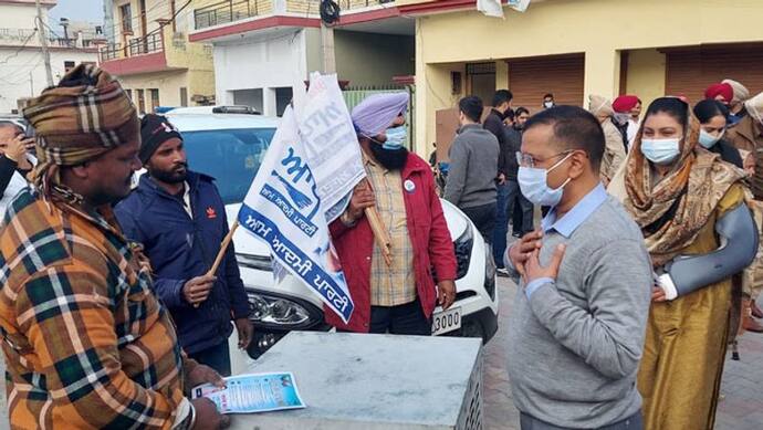 Punjab Election 2022: AAP का सबसे पहले डोर-टू-डोर कैंपेन, केजरीवाल ने घर-घर जाकर वोट मांगे, चाय भी पी, PHOTOS