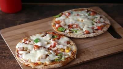 pizza week 2022: कार्न-मशरूम नहीं इस तरह बनाएं देसी फ्लेवर का पिज्जा, मैदा की जगह करें रात की बची रोटी का यूज