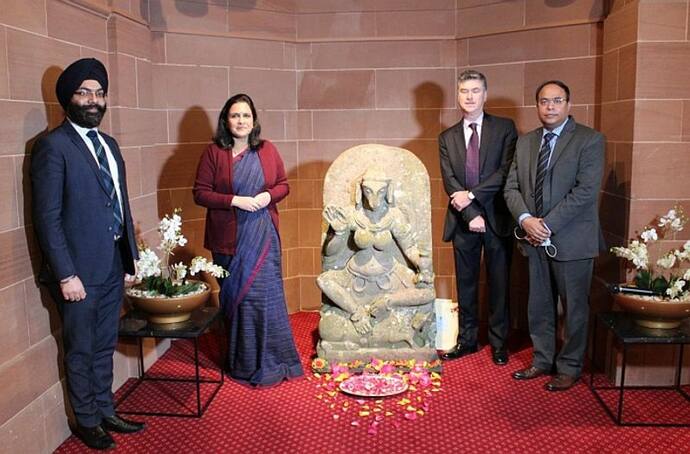लंदन में भारतीय उच्चायोग को सौंपी गई 80 के दशक की बकरी के सिर वाली योगिनी की मूर्ति, यूपी से हुई थी चोरी