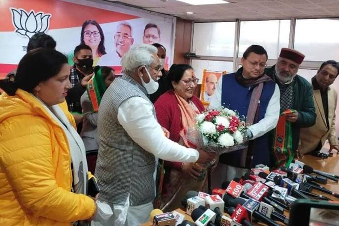 Uttarakhand Election 2022: चुनाव से पहले Congress को बड़ा झटका, महिला प्रदेश अध्यक्ष सरिता आर्य BJP में शामिल
