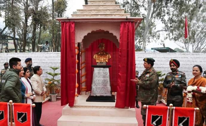 पालमपुर में करगिल हीरो शहीद कैप्टन Vikram Batra की प्रतिमा का अनावरण, लेफ्टिनेंट जनरल वाई के जोशी भी रहे मौजूद