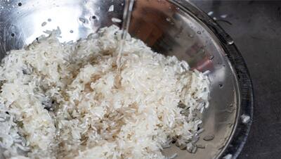 Kitchen Tips: अब चावल बनाने के बाद 1-1 दाना रहेगा खिला-खिला, बस बनाते समय मिला दें ये सीक्रेट चीज