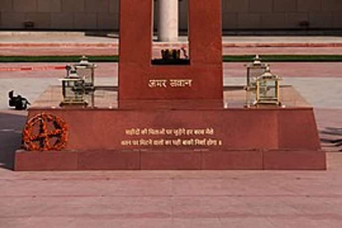 National War Memorial: স্বাধীন ভারতের জওয়ানরাই প্রকৃত বীর, শৌর্যচক্রপ্রাপকের টুইটে বিতর্ক