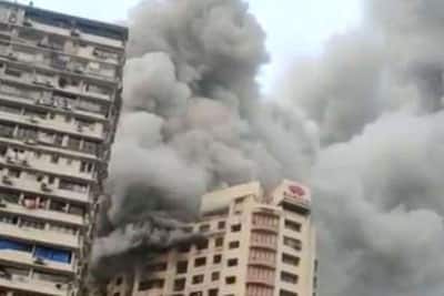 Mumbai Fire: 20 मंजिल ऊपर चल रही थी जिंदगी बचाने की जंग, आग की लपटों के बीच मची थी चीख-पुकार, देखें तस्वीरें