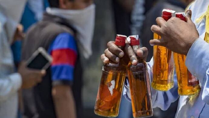 रायबरेली में जहरीली शराब पीने से 6 से अधिक लोगों की मौत, 20 की हालत गंभीर, DM ने दिए जांच के आदेश
