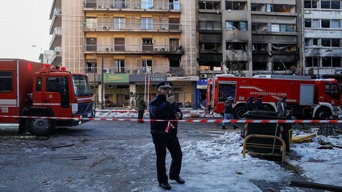 Greek  की राजधानी में बुधवार तड़के धमाका, 700 फीट दूर तक की इमारतों की खिड़कियां टूटीं, सड़क पर बिखरा मलबा