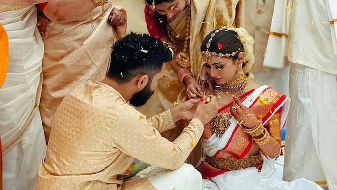 Mouni Roy Wedding: शादी के बंधन में बंधी TV की नागिन, दूल्हे ने पहनाया दुल्हन को मंगलसूत्र, First Photo