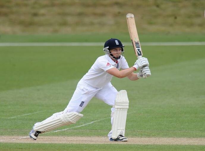 Women's Ashes Test: इंग्लिश टीम की मैच में धमाकेदार वापसी, अब मुकाबला बराबरी पर