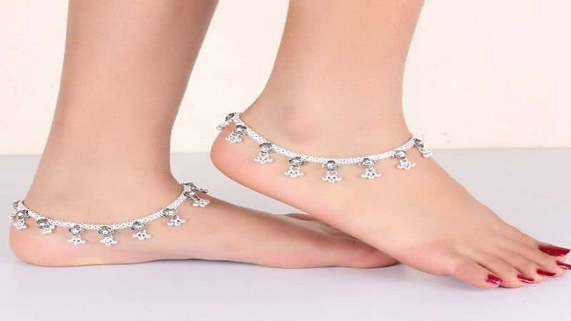 benefits-of-wearing-silver-anklets