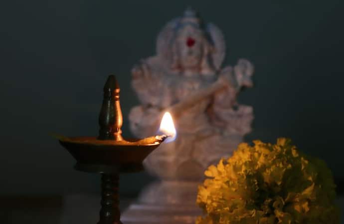 Saraswati Puja 2022: এই মন্ত্র জপে স্মৃতিশক্তি ও অধ্যয়নে একাগ্রতা বৃদ্ধি পায়, জেনে নিন সরস্বতী পুজোর মন্ত্র