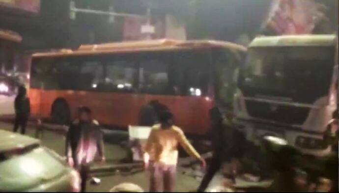 Bus Accident at Kanpur: মৃত অন্তত ৬, কানপুরে পথচারীদের পিষে দিল নিয়ন্ত্রণ হারানো ইলেকট্রিক বাস
