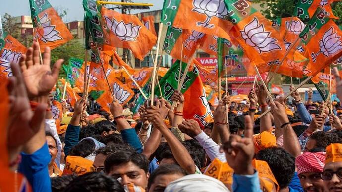 UP चुनाव में दिखी BJP नेताओं की गुंडई, खुलेआम शराब पीने का किया विरोध तो कर दी पड़ोसी की पिटाई