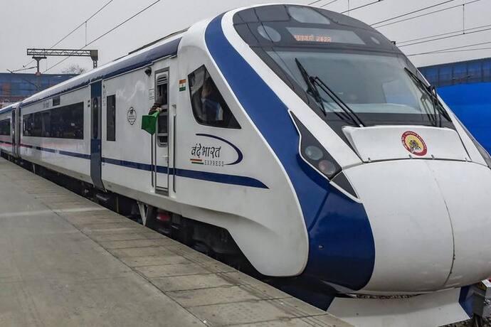 Railway Budget 2022: वित्तमंत्री ने रेलवे को दी बड़ी सौगात, तीन सालों में चलेंगी 400 वंदे भारत ट्रेन