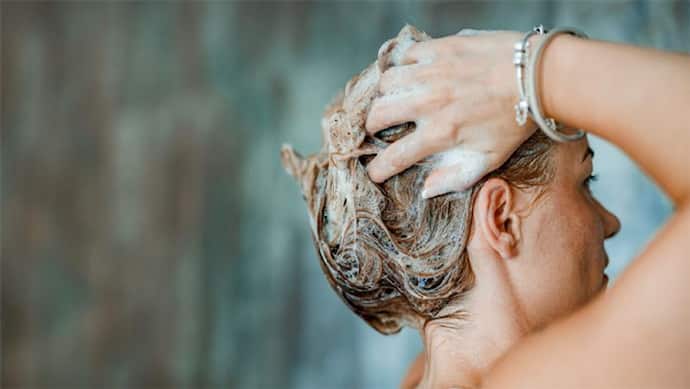 Hair Care Tips: बाल धोने का भी होता है एक सही तरीका, इस तरह से लगाएं शैंपू और कंडीशनर