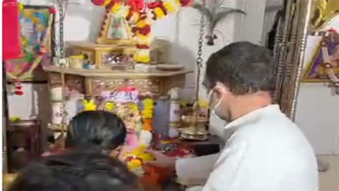 गोवा में राहुल का हिंदू कार्ड, डोर-टु-डोर चुनाव प्रचार के दौरान घर में की पूजा, लोगों के साथ खिंचवाई सेल्फी