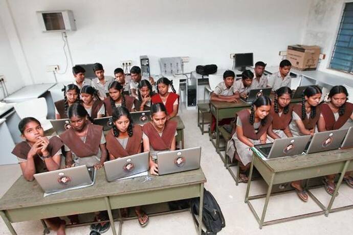 आंध्र प्रदेश में अब 9वीं से 12वीं के छात्रों को नहीं मिलेगा लैपटॉप, जानिए सरकार ने क्यों लिया फैसला