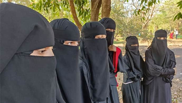 कर्नाटक के स्कूलों में हिजाब पर बैन के मामले में HC में सुनवाई, कोर्ट ने कही खरी बात-'हम कानून से चलेंगे'
