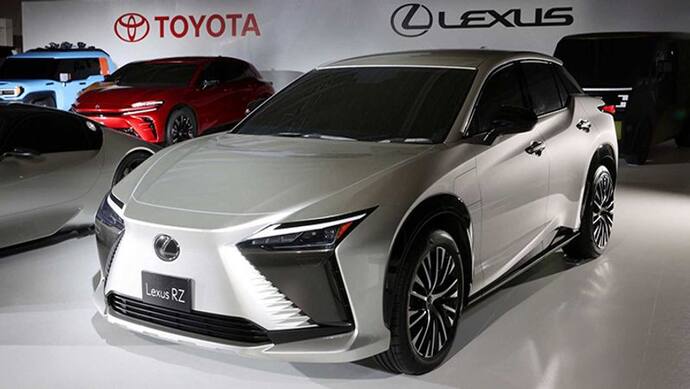 पेट्रोल-डीजल वाहनों से वसूला जाए अधिक टैक्स, Lexus India ने ईवी का इस्तेमाल बढ़ाने दिया सुझाव