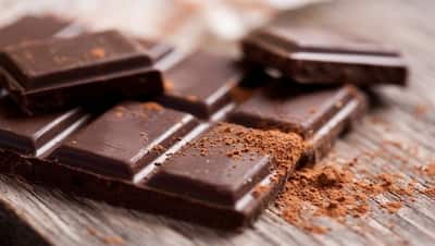 Chocolate Day: मैन पावर बढ़ाने से लेकर हार्ट रिस्क को कम करने में फायदेमंद है डार्क चॉकलेट, जानें इसके फायदे