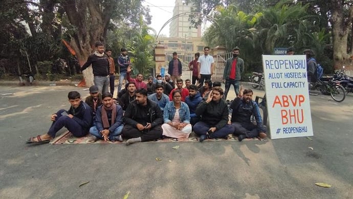 BHU में  ABVP छात्रों के आंदोलन की हुई जीत , 23 माह बाद काशी विवि ने ऑफलाइन क्लास चलाने का लिया निर्णय