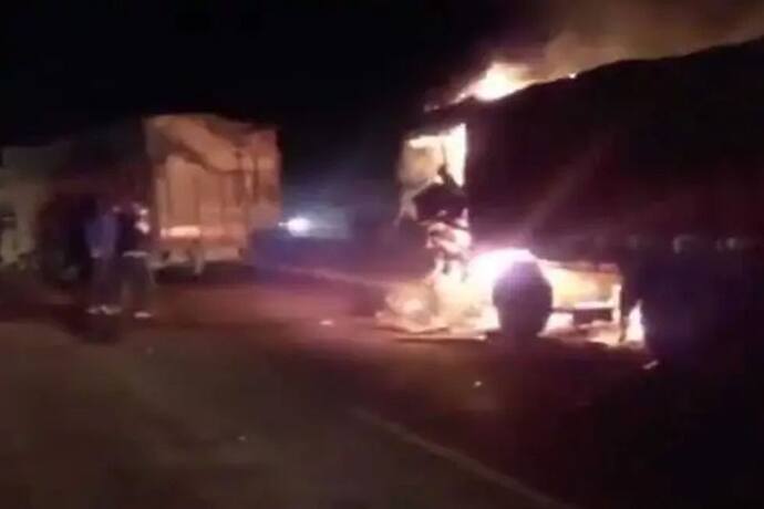 बिहार में दर्दनाक हादसा : दो ट्रकों की जोरदार टक्कर से केबिन में लगी आग, ड्राइवर-खलासी जिंदा जले