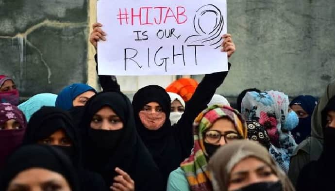 Karnataka Hijab Row: हिजाब पर विवाद के चलते शैक्षणिक संस्थानों की छुट्टी 16 फरवरी तक बढ़ाई गई