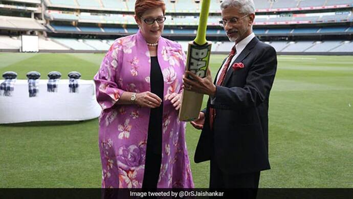 विदेश मंत्री एस जयशंकर ने ऑस्ट्रेलिया को गिफ्ट किया विराट के साइन वाला बैट; चीन के छक्के छुड़ाने का संदेश