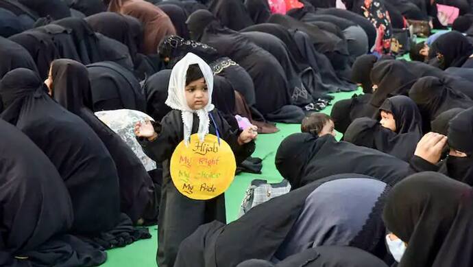Hijab विवाद की आंच देश के कई राज्यों तक पहुंची: मालेगांव के बाद पंजाब में आज निकलेगा ‘हिजाब मार्च’