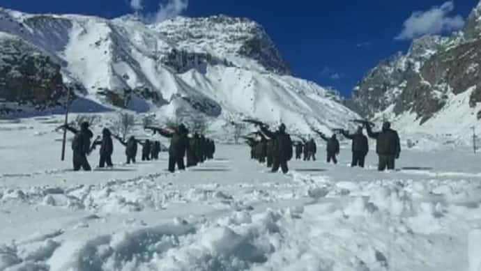 माइनस 25 डिग्री में आईटीबीपी के जवानों ने किया अभ्यास, 18 हजार फीट ऊंची हिमालय की चोटियों पर हैं तैनात
