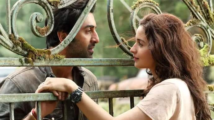 एक-दूसरे की आंखों में खोए नजर आए Ranbir Kapoor-Alia Bhatt, दोनों को रोमांटिक देख फैंस हुए बेकाबू