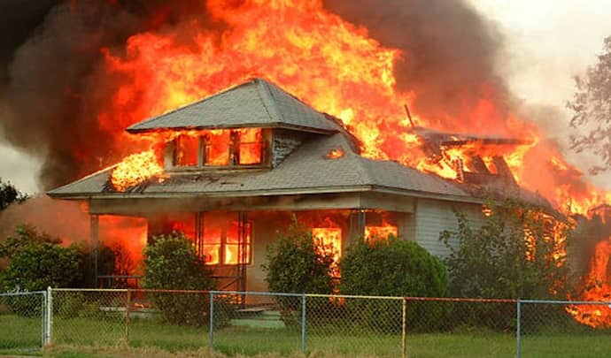 Life Management: घर को जलता देख पिता घबरा गए, तभी बेटे ने आकर ऐसी बात कही कि उनकी चिंता दूर हो गई