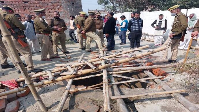 कुशीनगर हादसे में लापरवाह स्वास्थ्यकर्मियों पर गिरी गाज, जांच रिपोर्ट के बाद हुई कार्रवाई