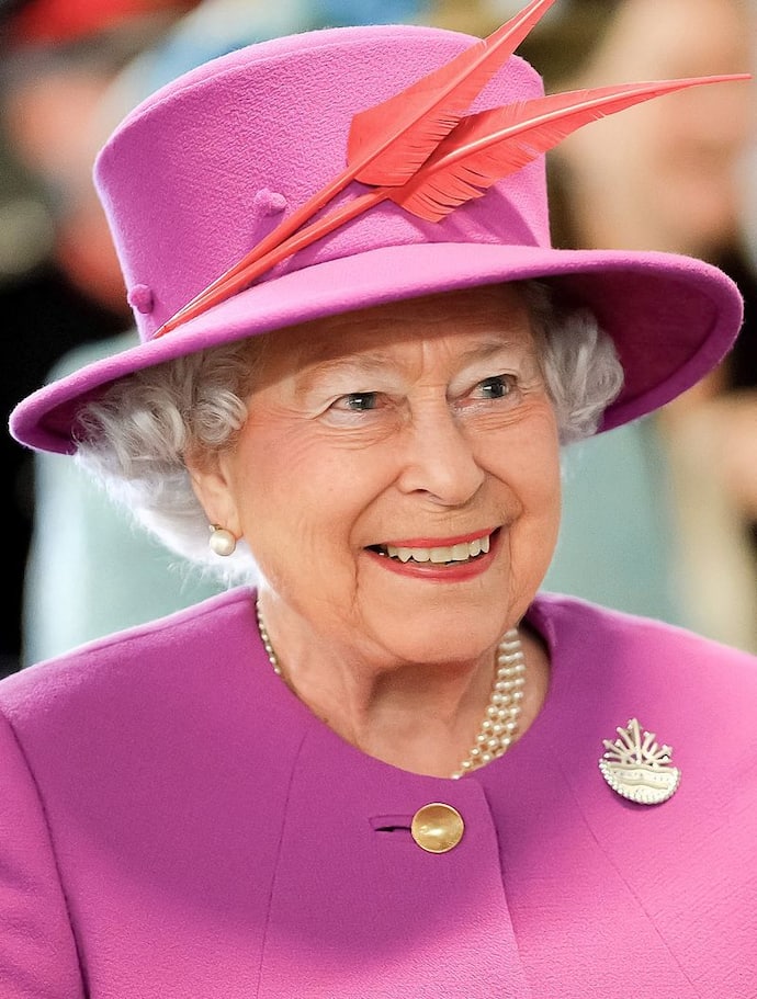 ब्रिटेन की 99 वर्षीय Queen Elizabeth II ने यूक्रेन के नागरिकों के लिए खोला खजाना, जानिए कितने अरब किए दान