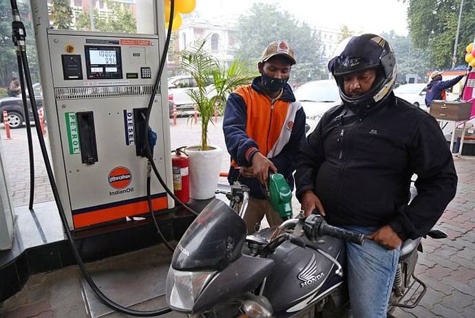 Petrol, Diesel Prices Today : पेट्रोल - डीजल की कीमतों में बड़ा इजाफा, अब तक 5.60 रुपए महंगा हुआ पेट्रोल 