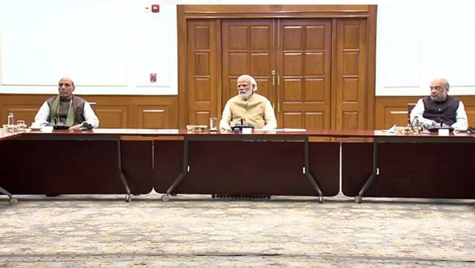 Russia Ukraine Crisis: रूस के राष्ट्रपति पुतिन से बात करेंगे PM Modi, जमीन के रास्ते निकाले जाएंगे भारतीय