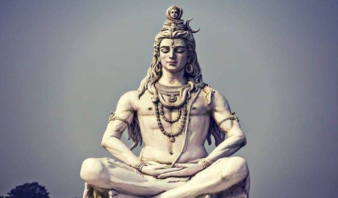Shiv Chalisa: महाशिवरात्रि पर करें शिव चालीसा का पाठ, महादेव दूर करेंगे आपकी हर परेशानी