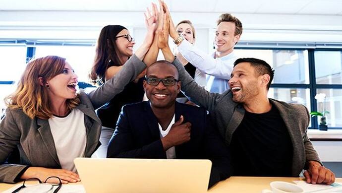 Employee Appreciation Day 2022: बॉस को अपने कर्मचारियों को करना है खुश, इन 5 तरीके से करवाएं स्पेशल फील